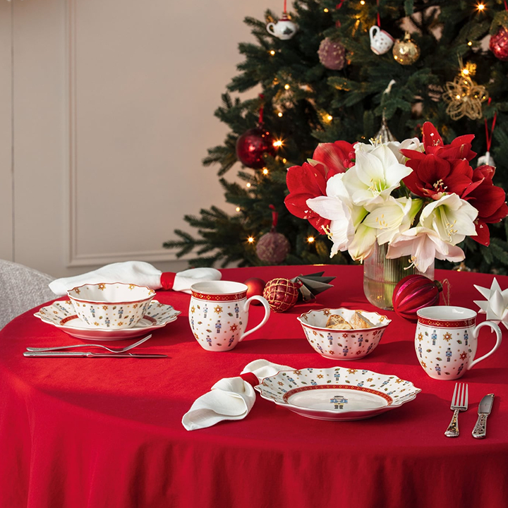 Christmas tableware set up from Villeroy & Boch via Harrods, where to get Christmas themed cutlery and table top