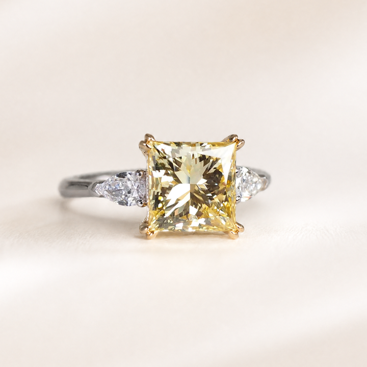 diamonds gallery is an obvious choice if you are after coloured diamond engagement rings in Hong Kong