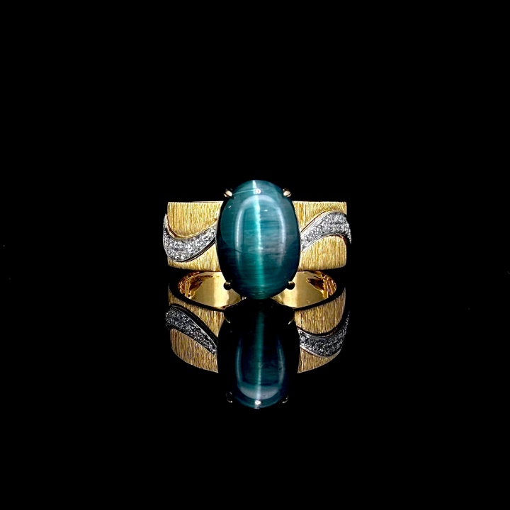 Splitting Colours Jewellery specialises in bi- and tri-colour tourmalines and Paraiba gems